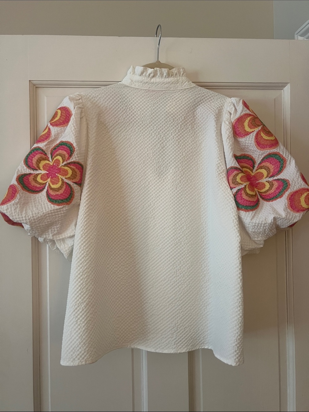 THML White Textured V-Neck Top with Colorful Floral Puff Sleeves - Picture 3 of 3